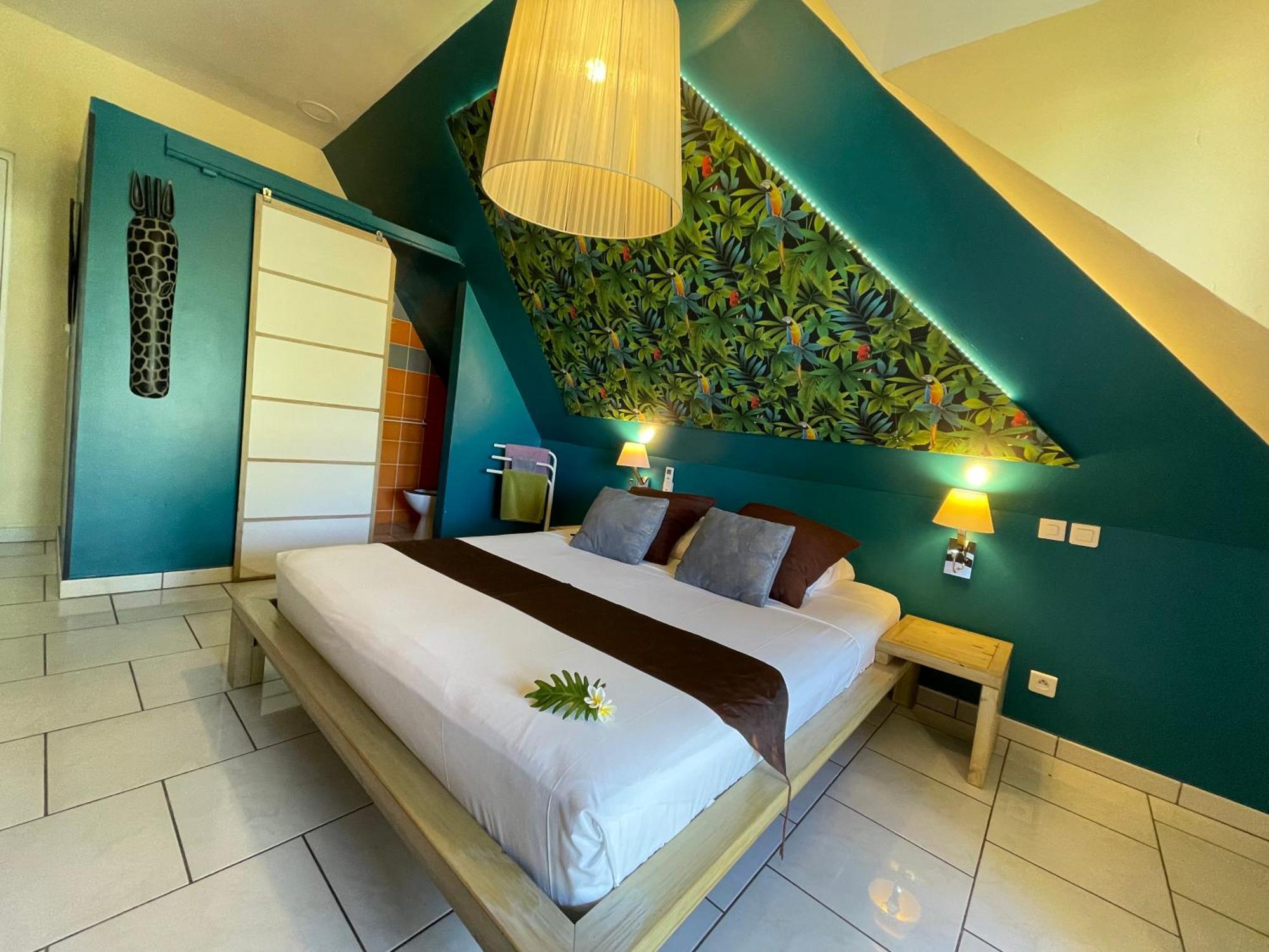 Hotel Les Bougainvilliers Saint-Gilles Les Bains Exterior photo